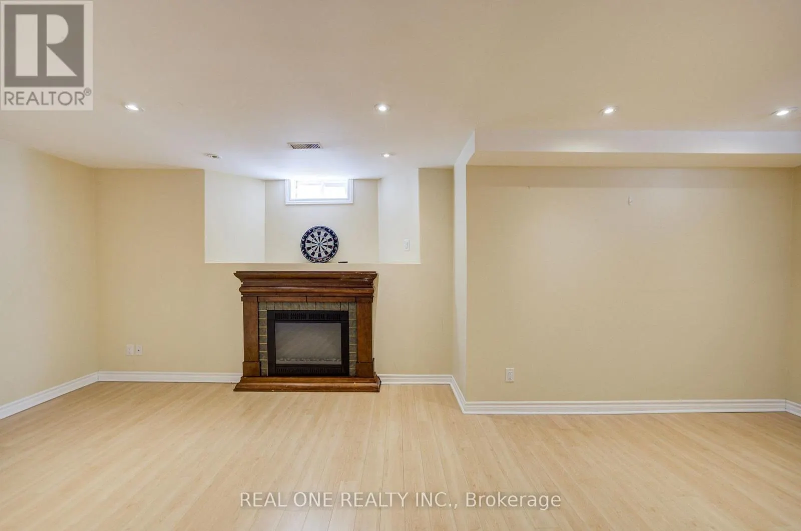39 BALSAMWOOD ROAD