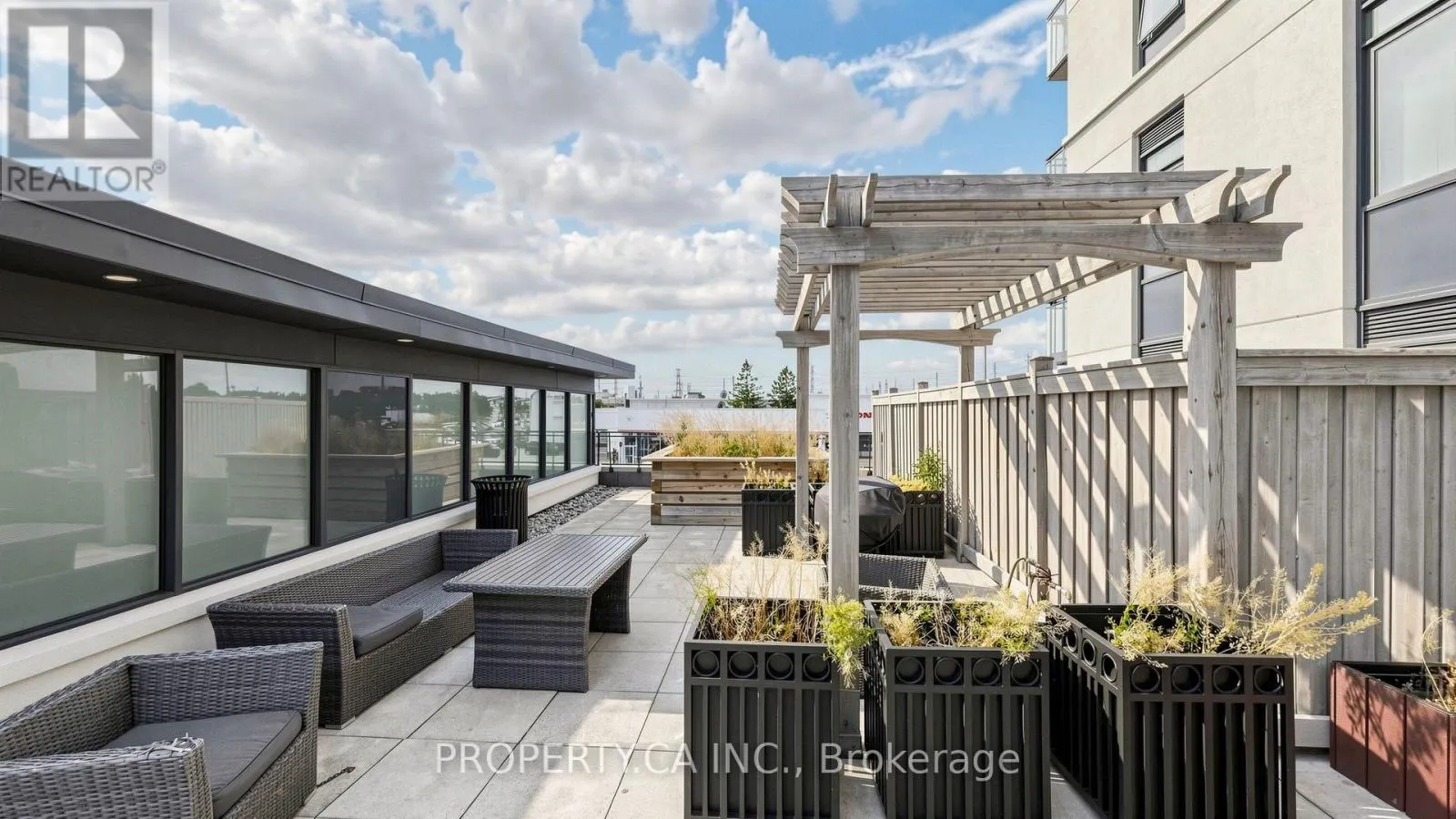 516 - 24 WOODSTREAM BOULEVARD
