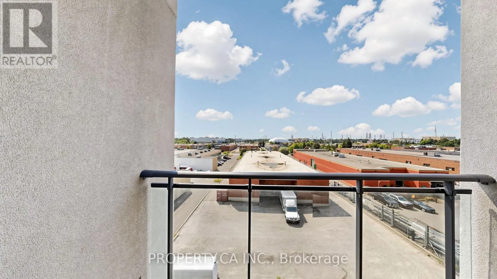 516 - 24 WOODSTREAM BOULEVARD