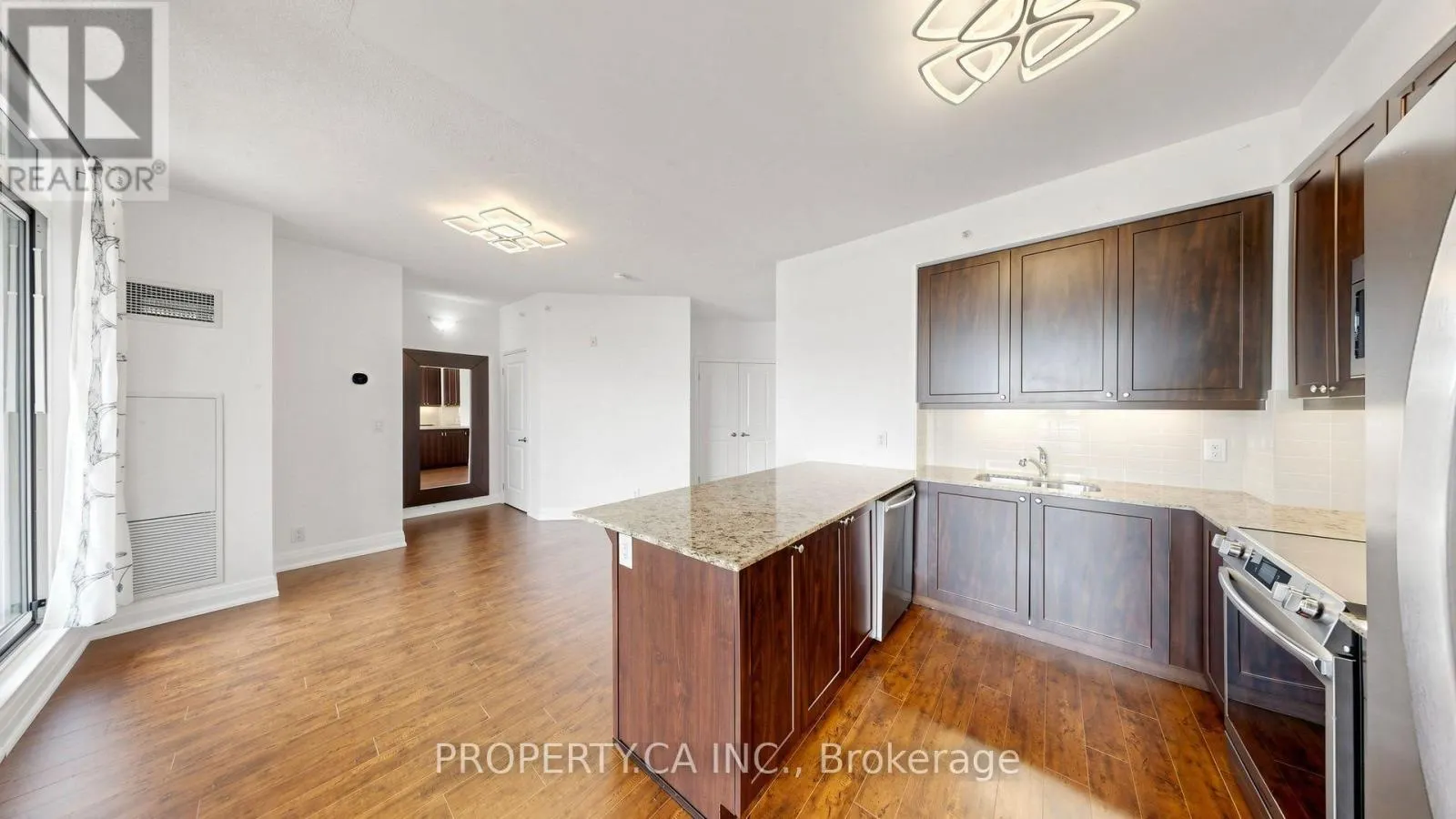 516 - 24 WOODSTREAM BOULEVARD