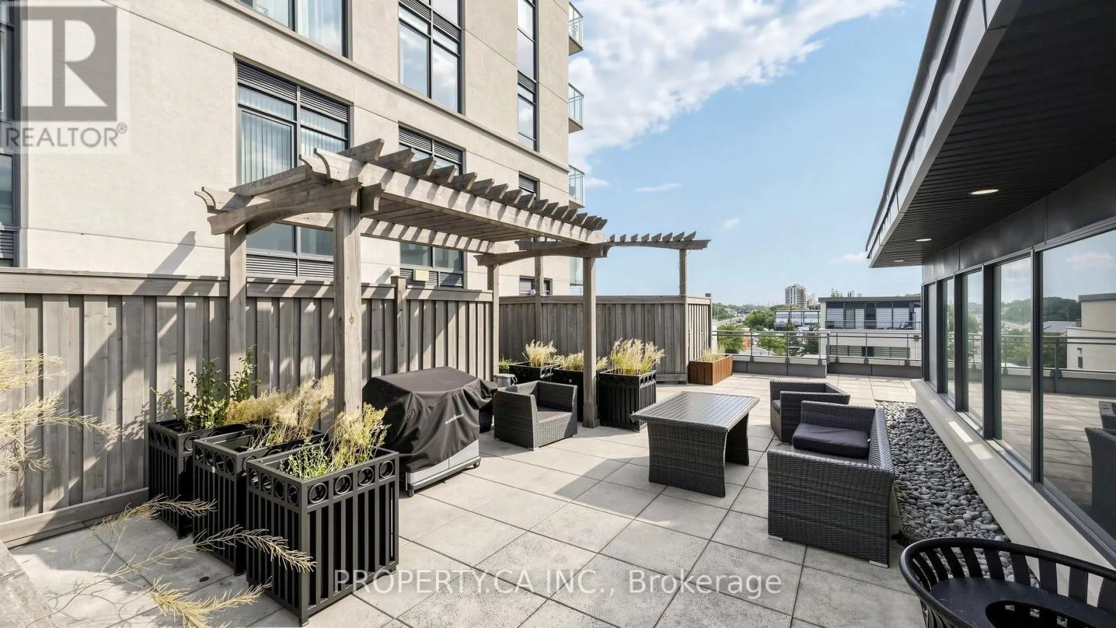 516 - 24 WOODSTREAM BOULEVARD