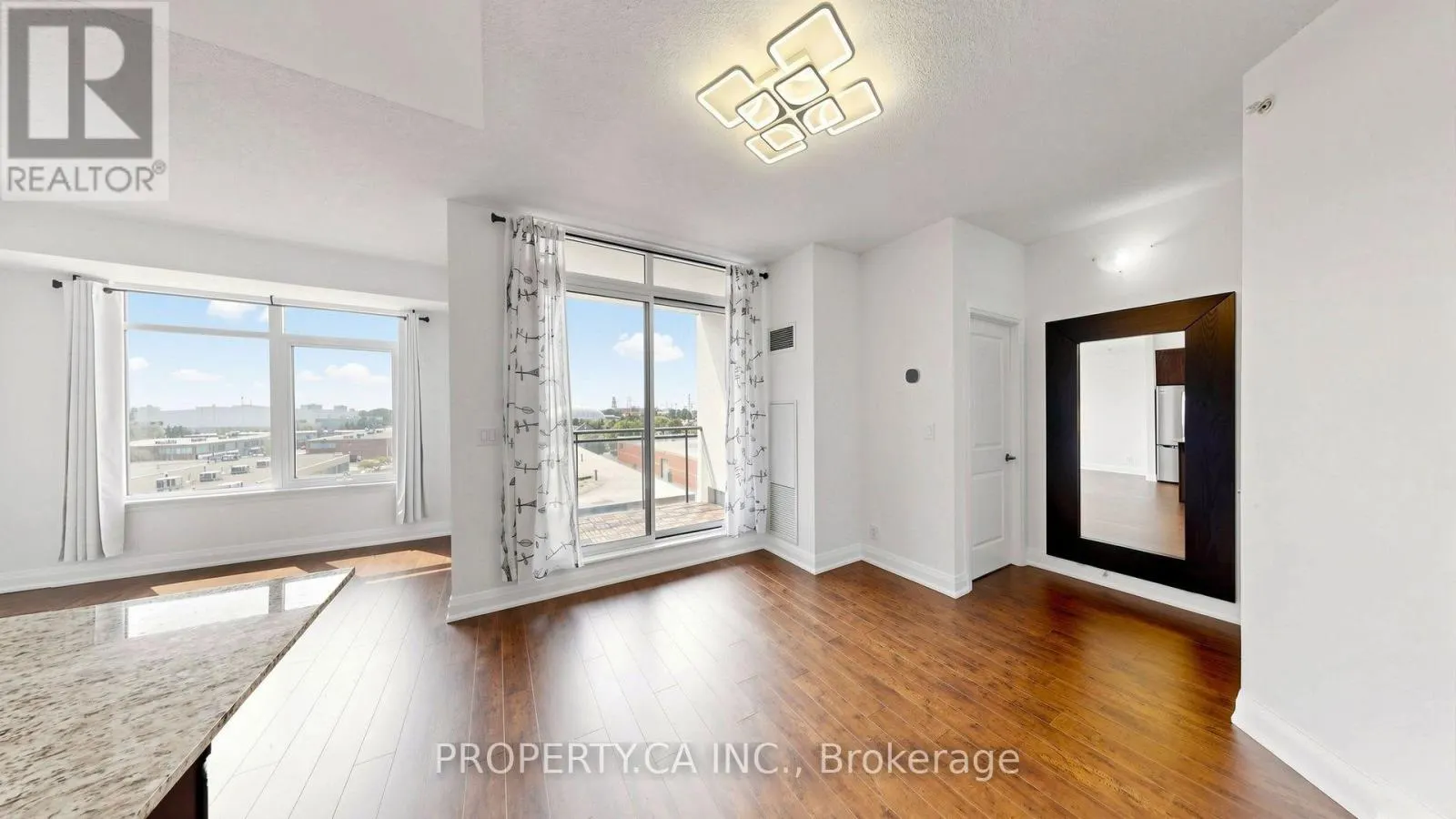 516 - 24 WOODSTREAM BOULEVARD
