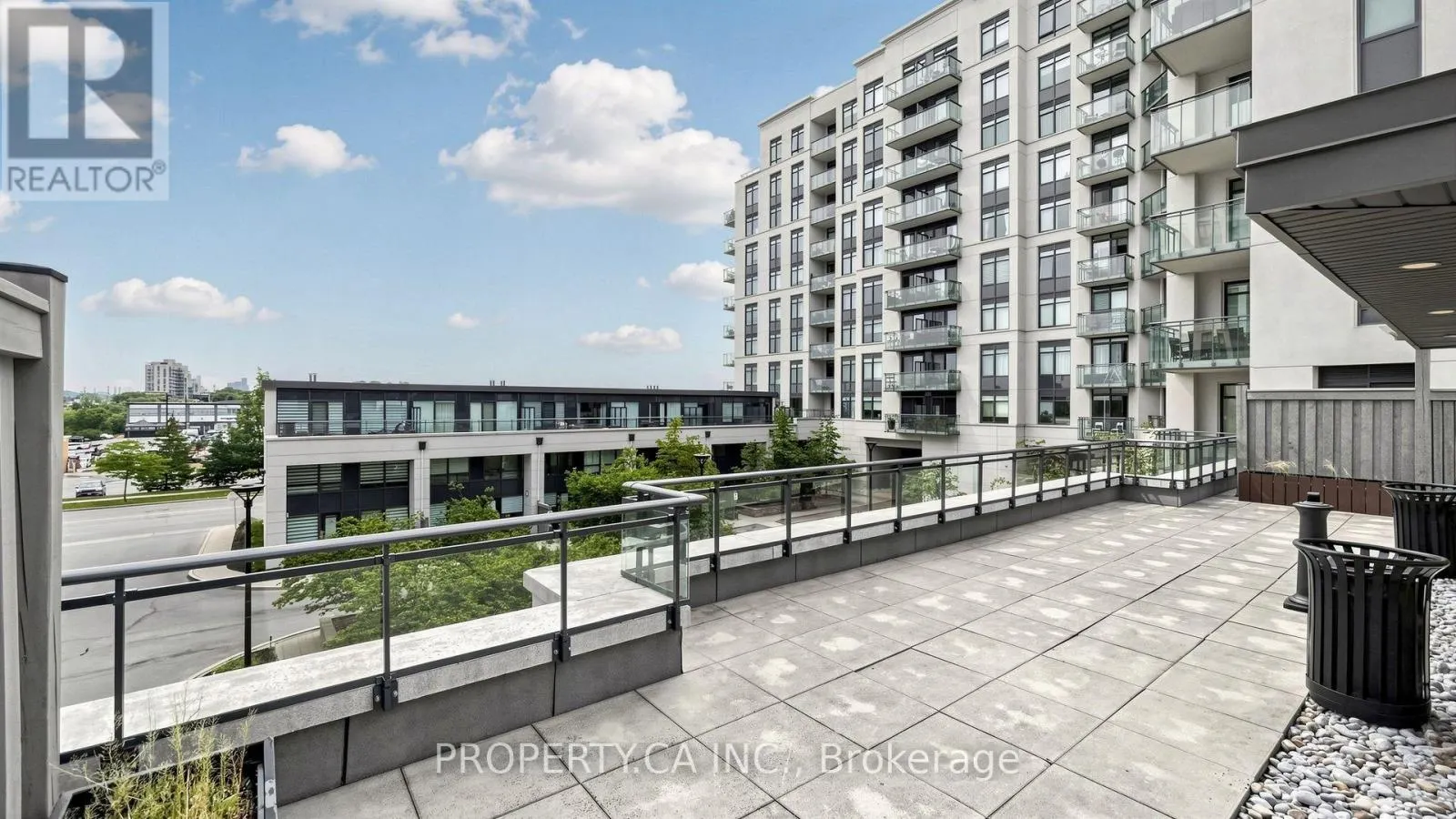 516 - 24 WOODSTREAM BOULEVARD