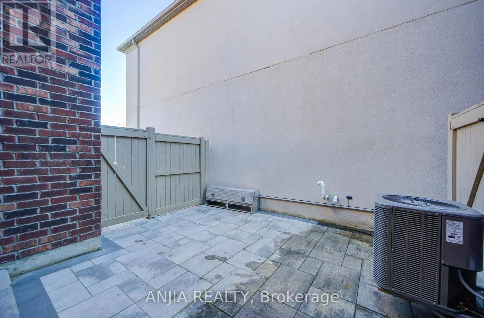 107 GUARDHOUSE CRESCENT