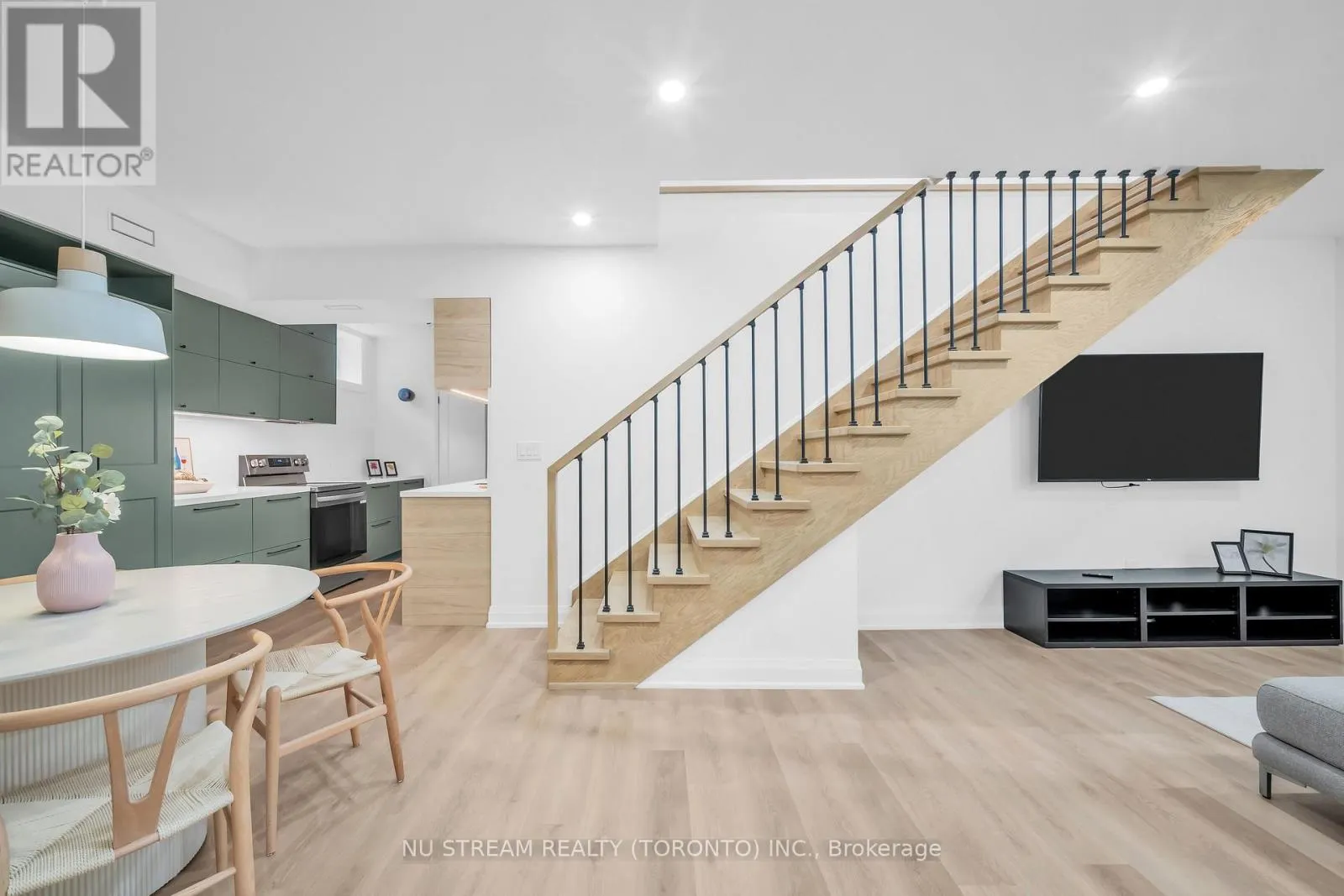 LOWER - 323 WINNIFRED DRIVE