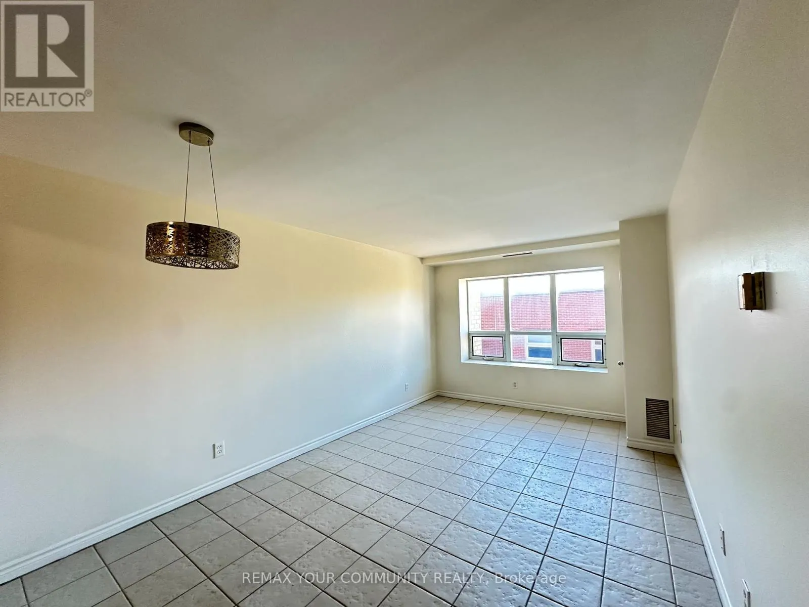 305 - 15207 YONGE STREET