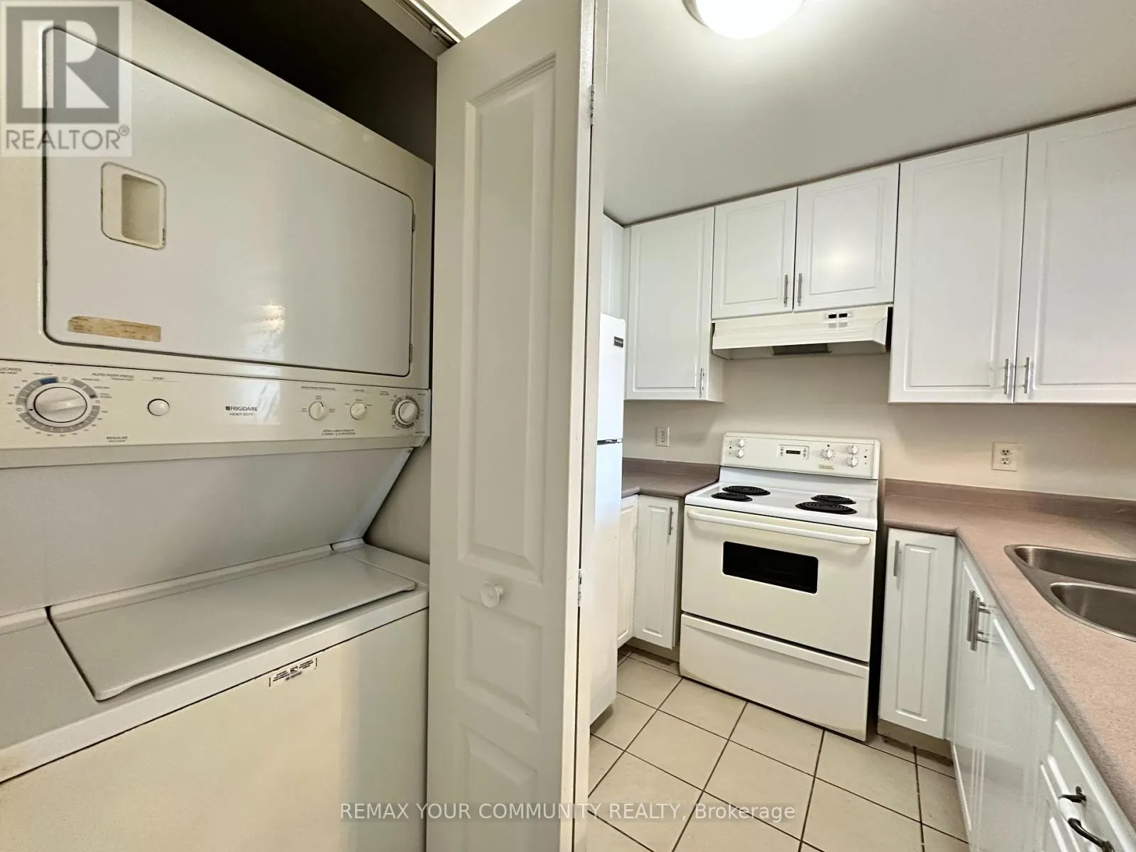 305 - 15207 YONGE STREET
