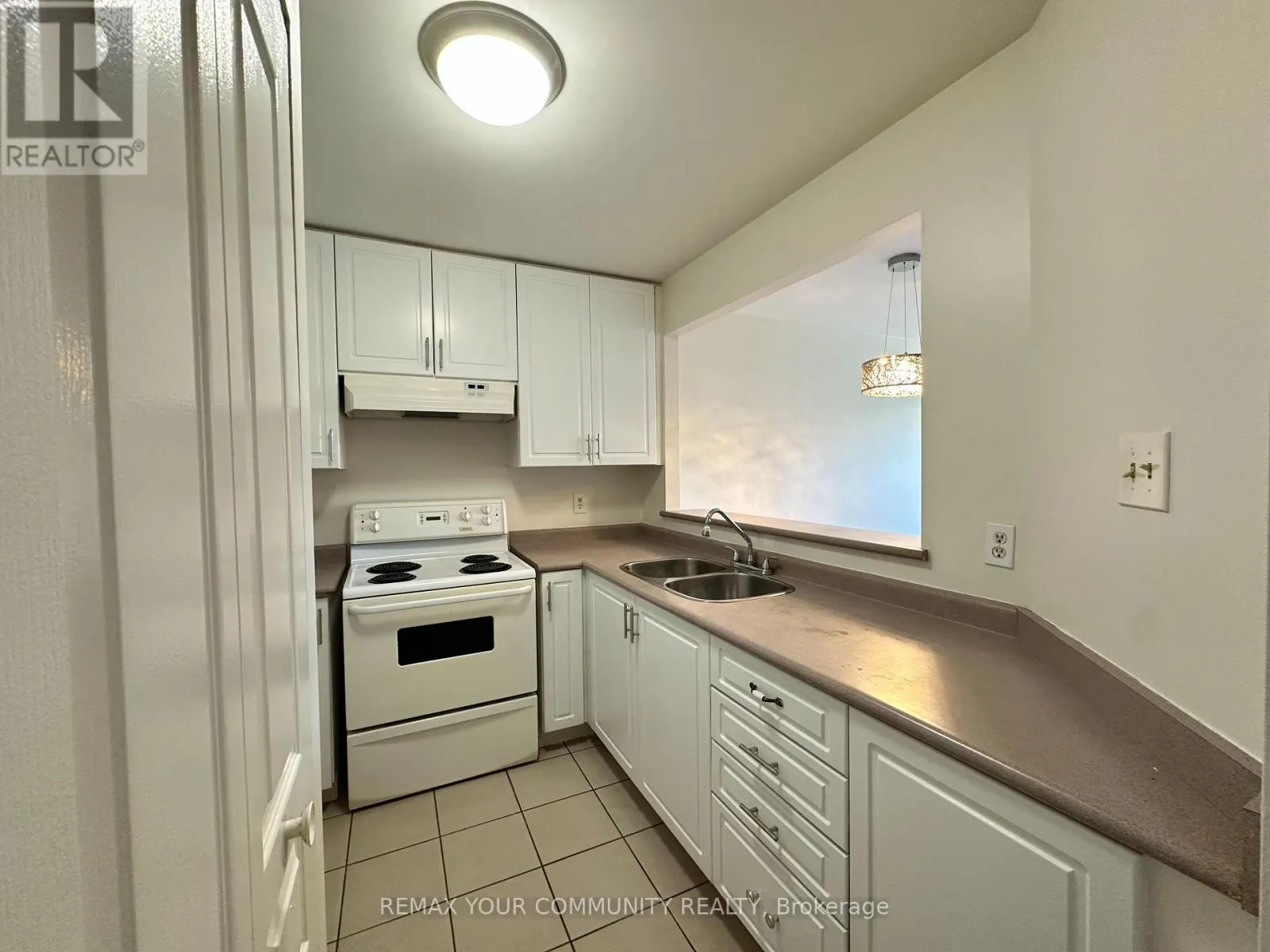 305 - 15207 YONGE STREET