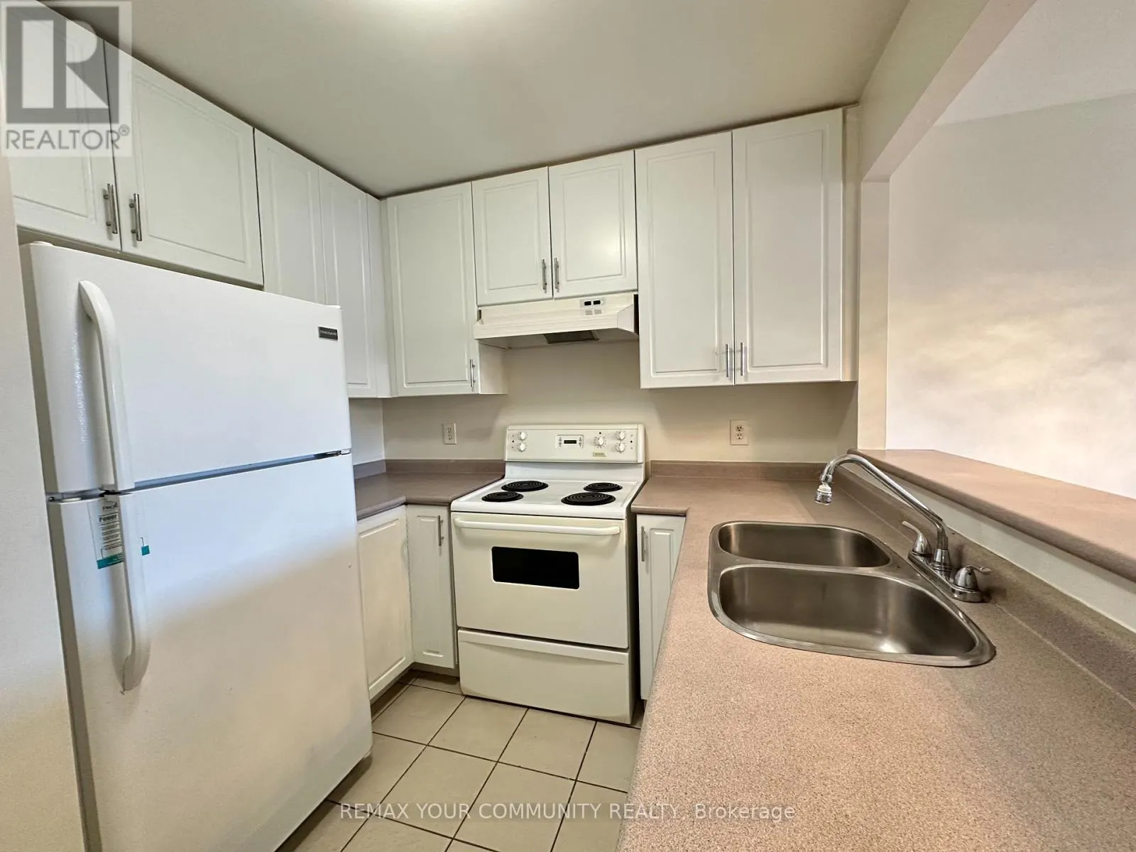 305 - 15207 YONGE STREET