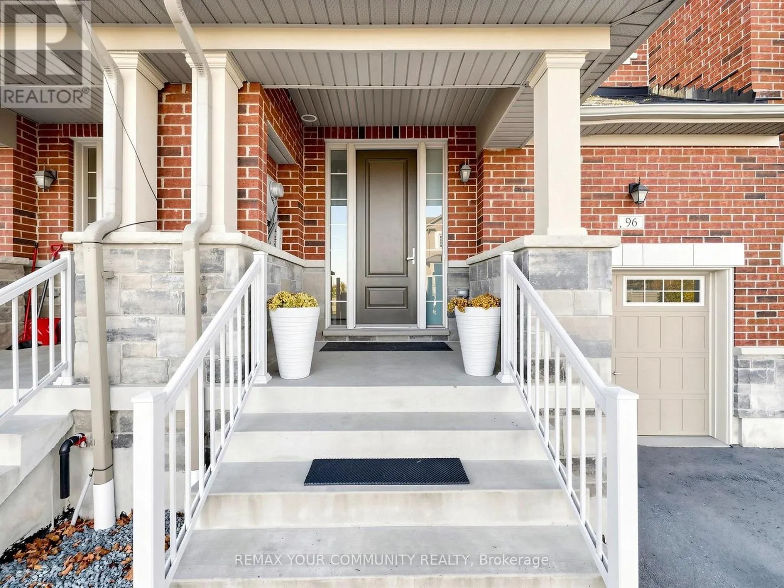 96 DRIZZEL CRESCENT