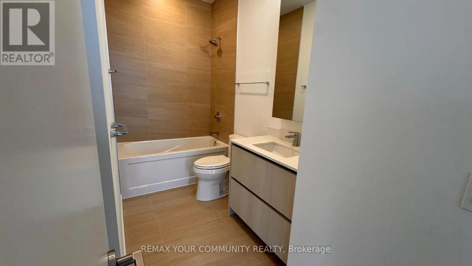 TH 106 - 8188 YONGE STREET