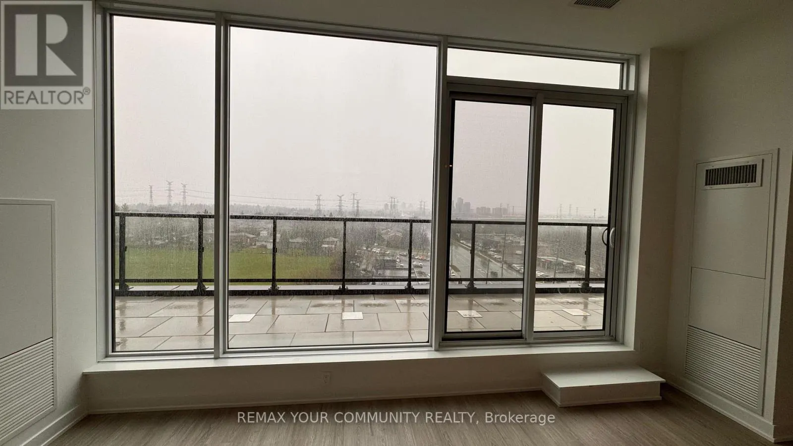 1004 - 8188 YONGE STREET