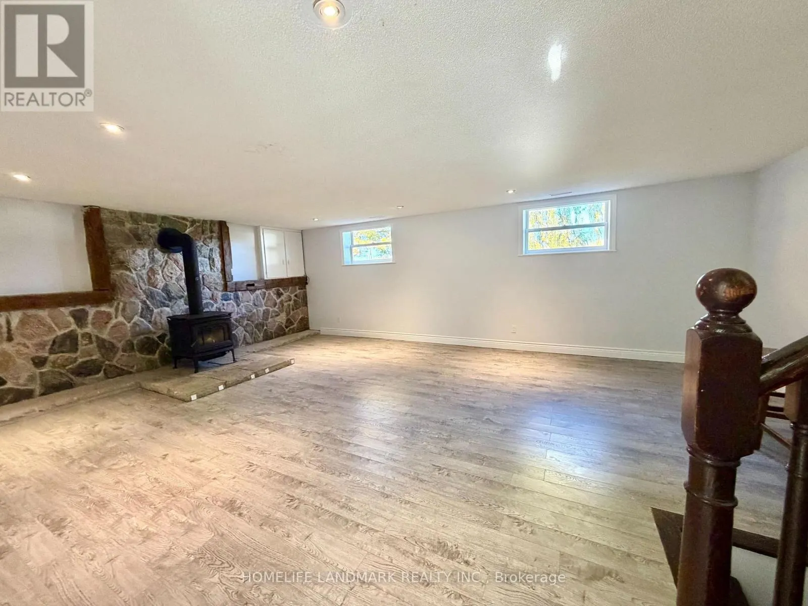 1135 ROVENSHOE ROAD S