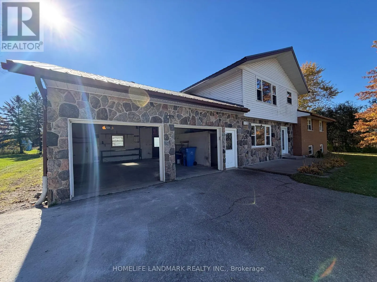 1135 ROVENSHOE ROAD S