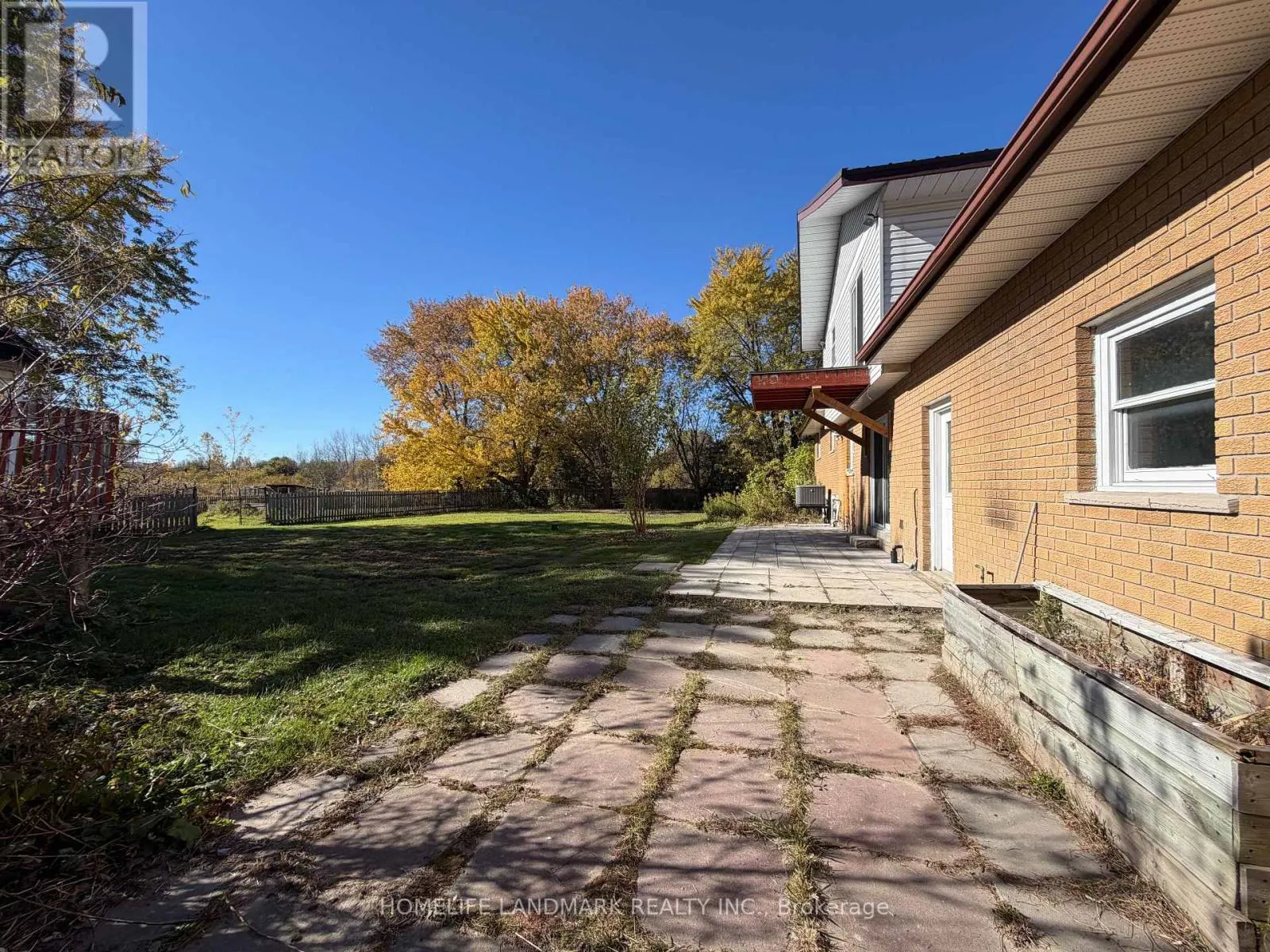 1135 ROVENSHOE ROAD S