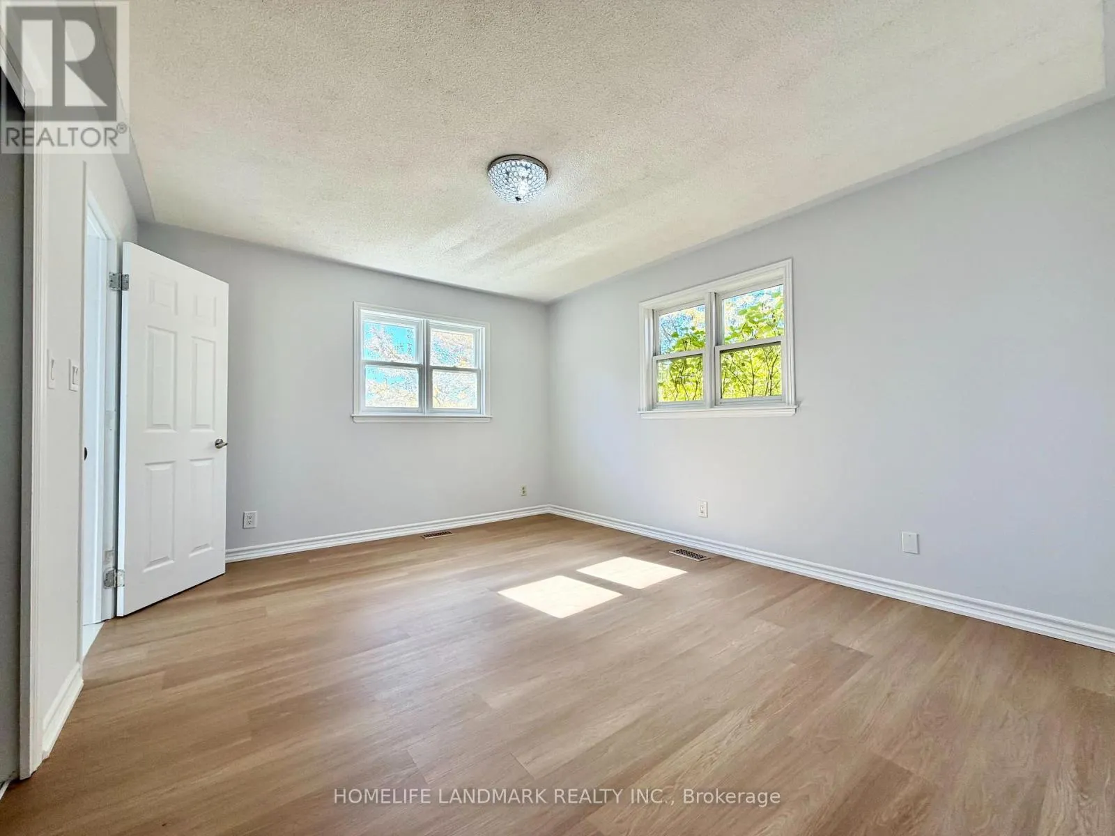 1135 ROVENSHOE ROAD S