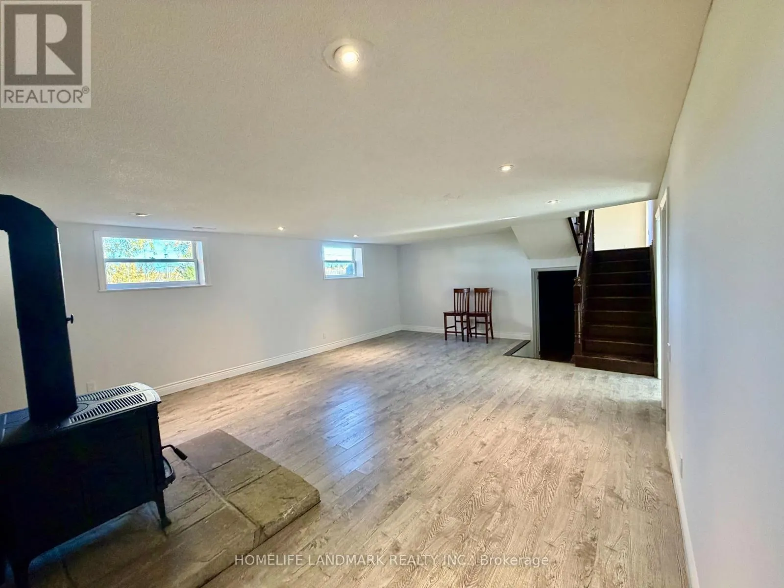1135 ROVENSHOE ROAD S