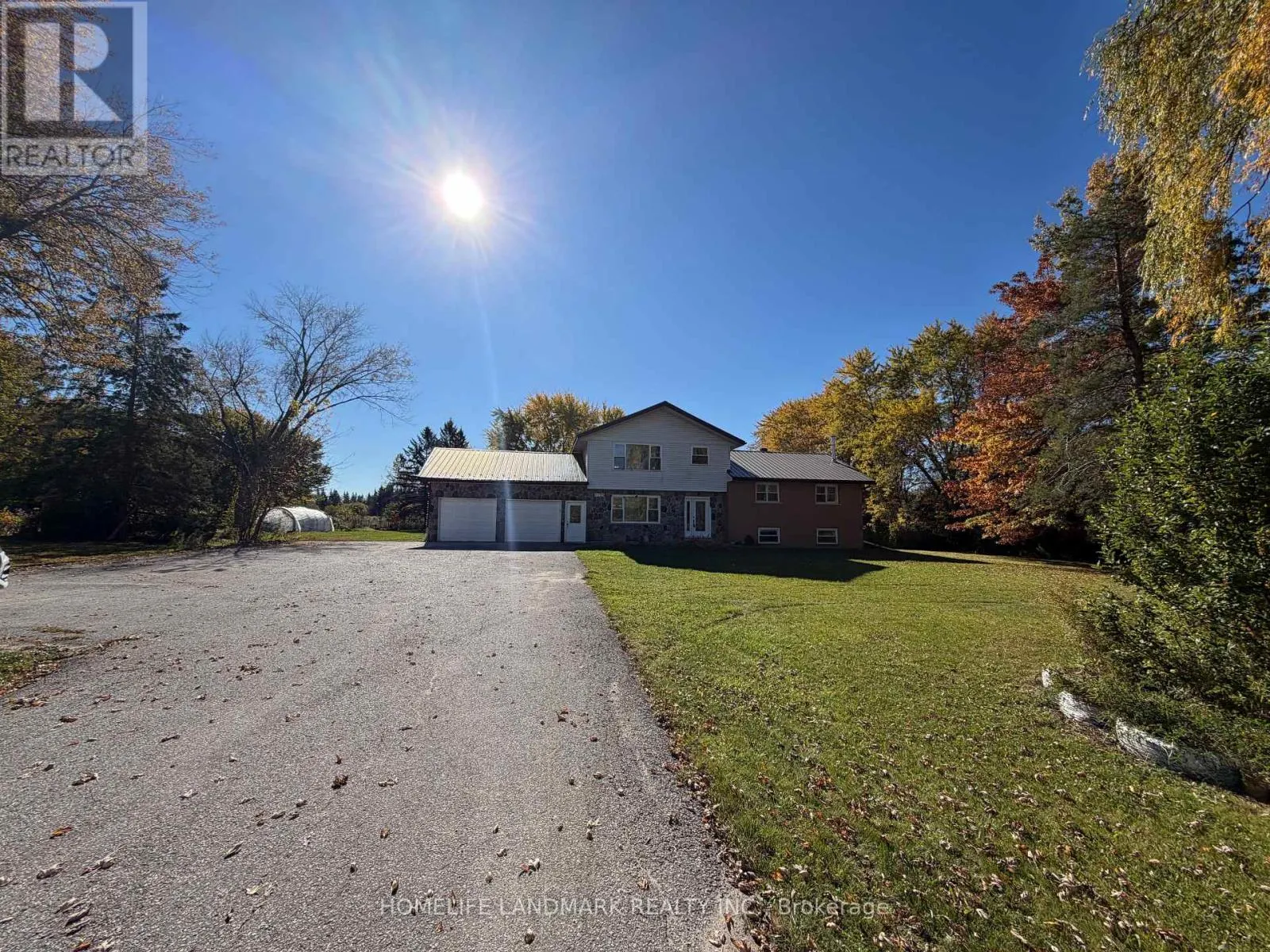 1135 ROVENSHOE ROAD S