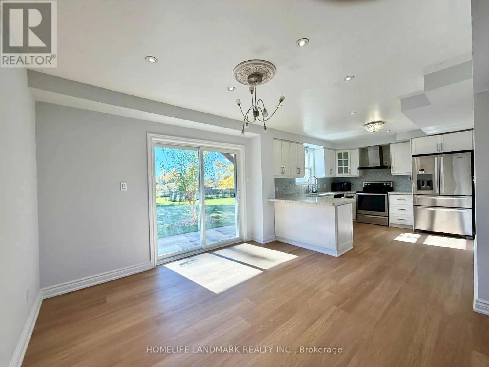 1135 ROVENSHOE ROAD S