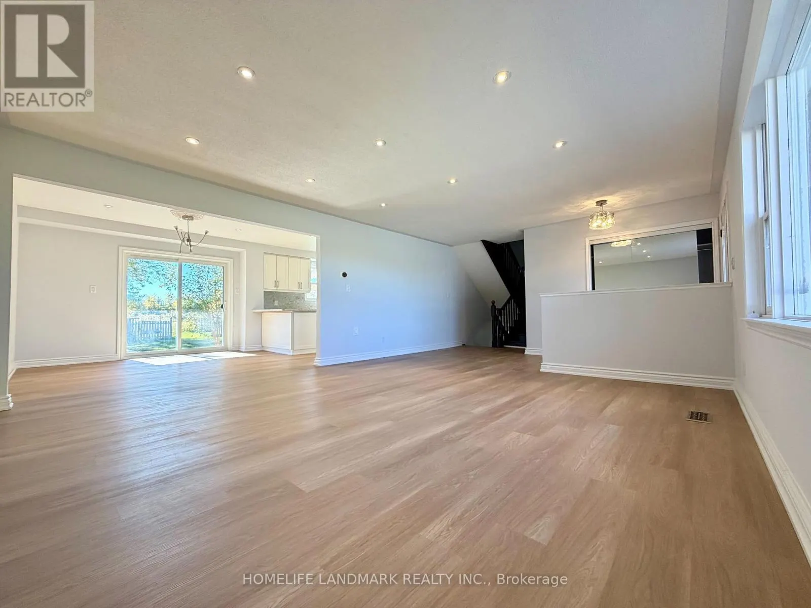 1135 ROVENSHOE ROAD S