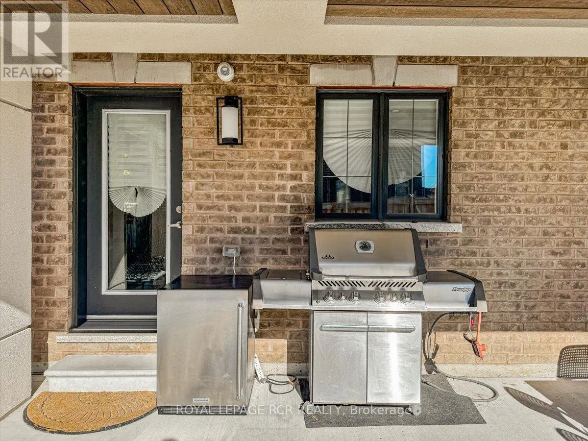 47 CARONDALE SQUARE