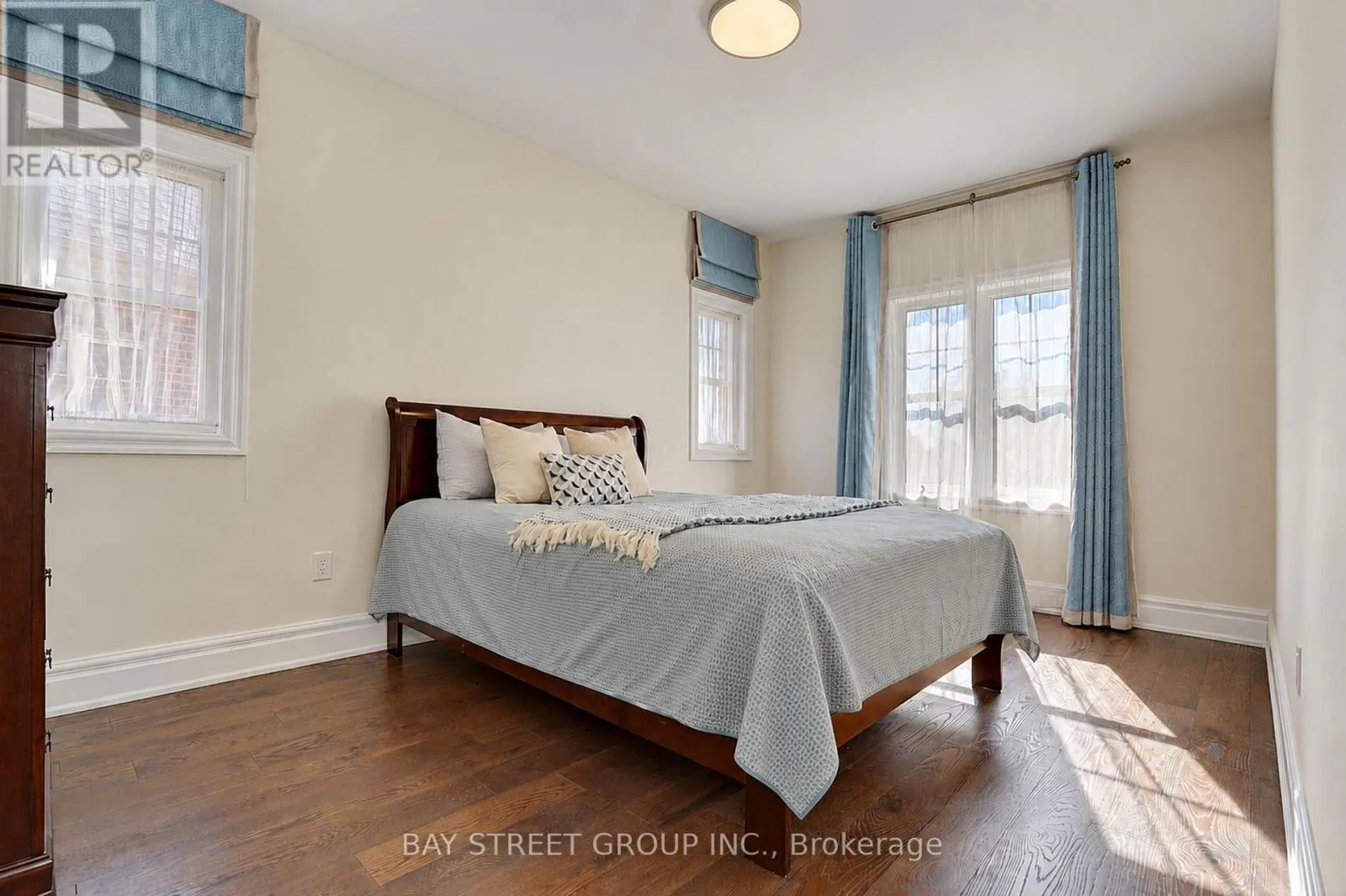 11 LEARY CRESCENT
