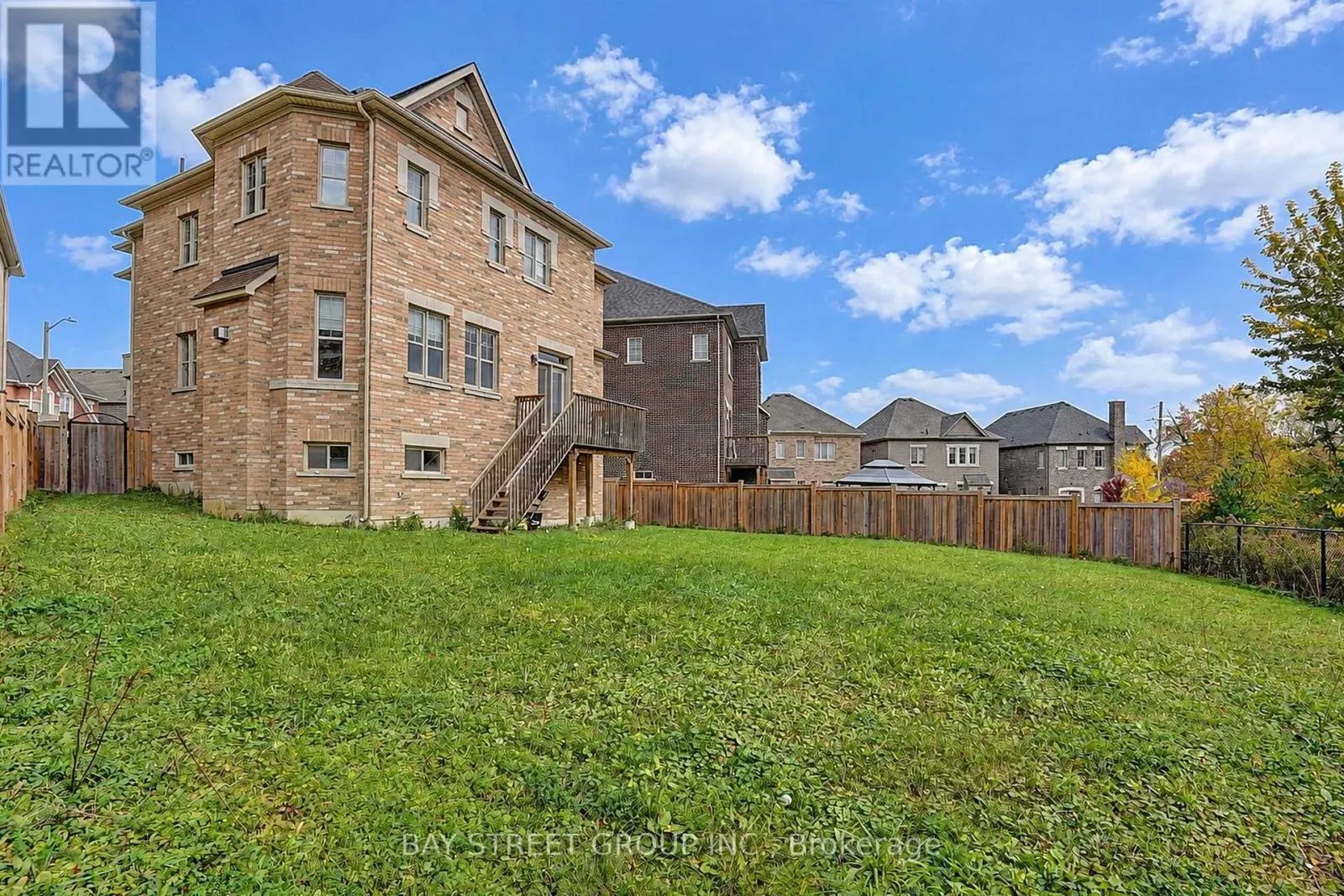 11 LEARY CRESCENT
