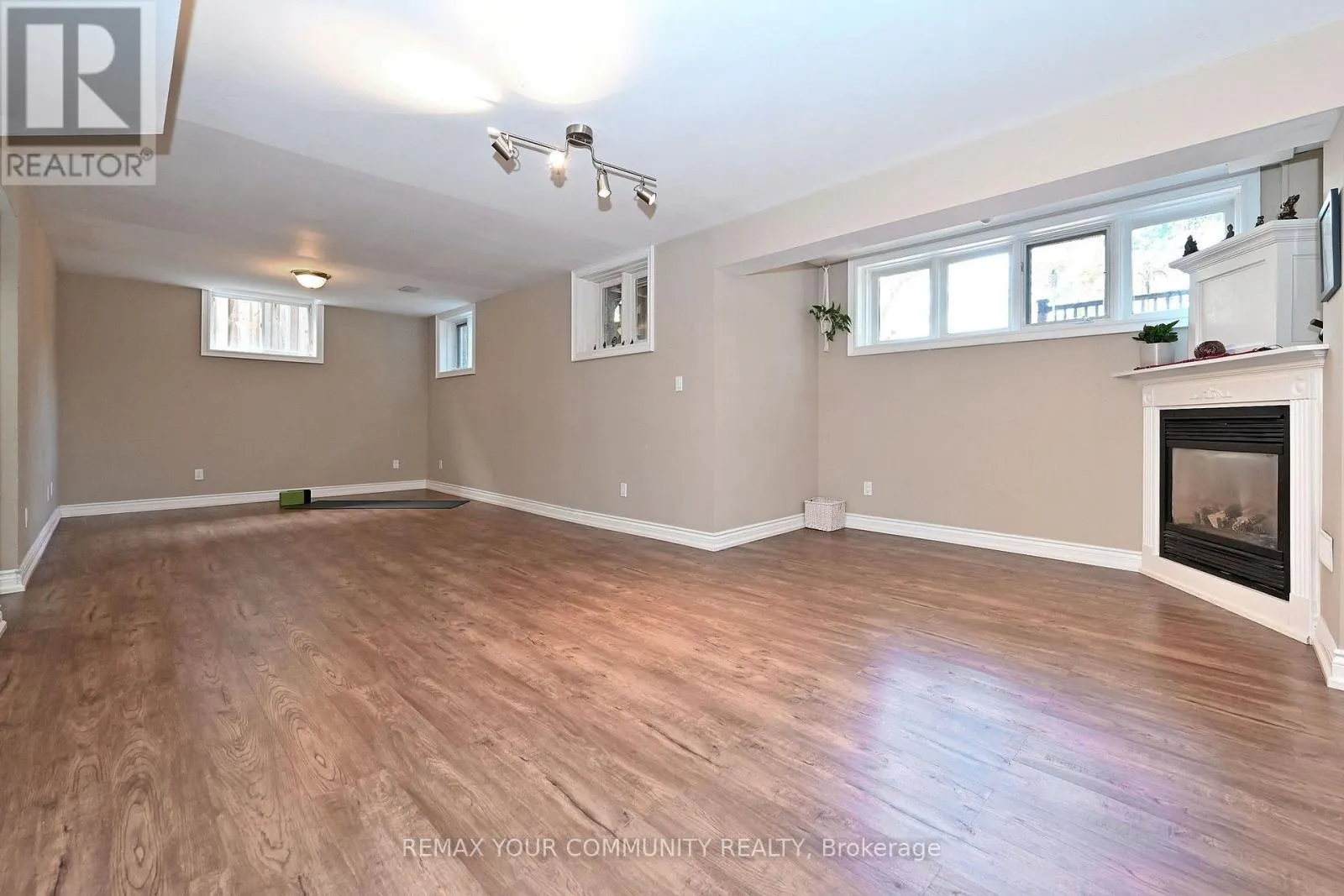 73 SPRUCEWOOD DRIVE E