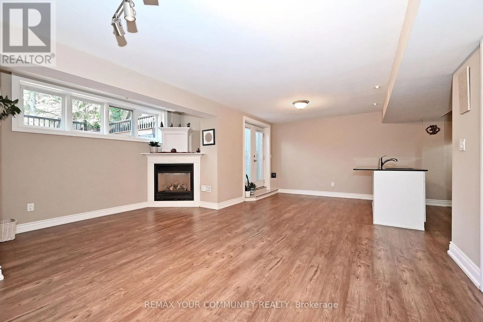 73 SPRUCEWOOD DRIVE E