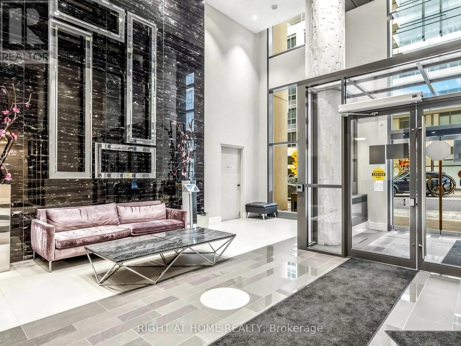 609 - 9191 YONGE STREET