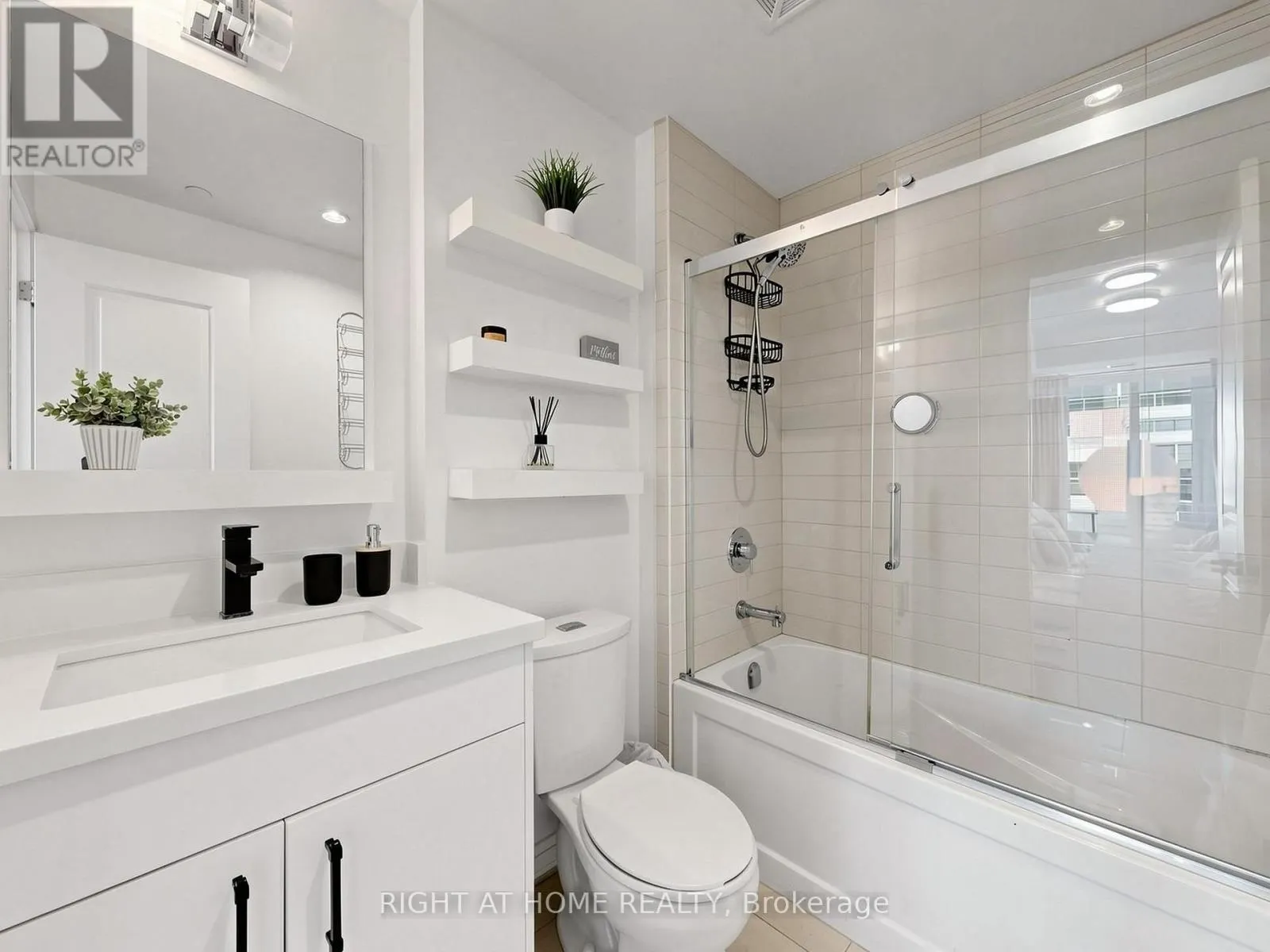 609 - 9191 YONGE STREET