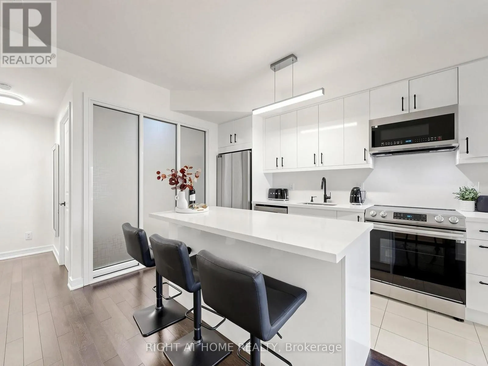 609 - 9191 YONGE STREET