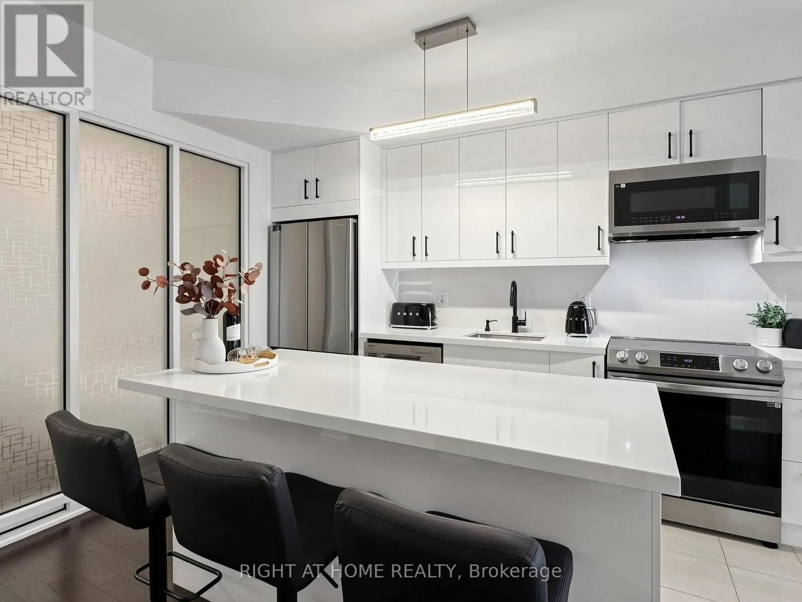 609 - 9191 YONGE STREET