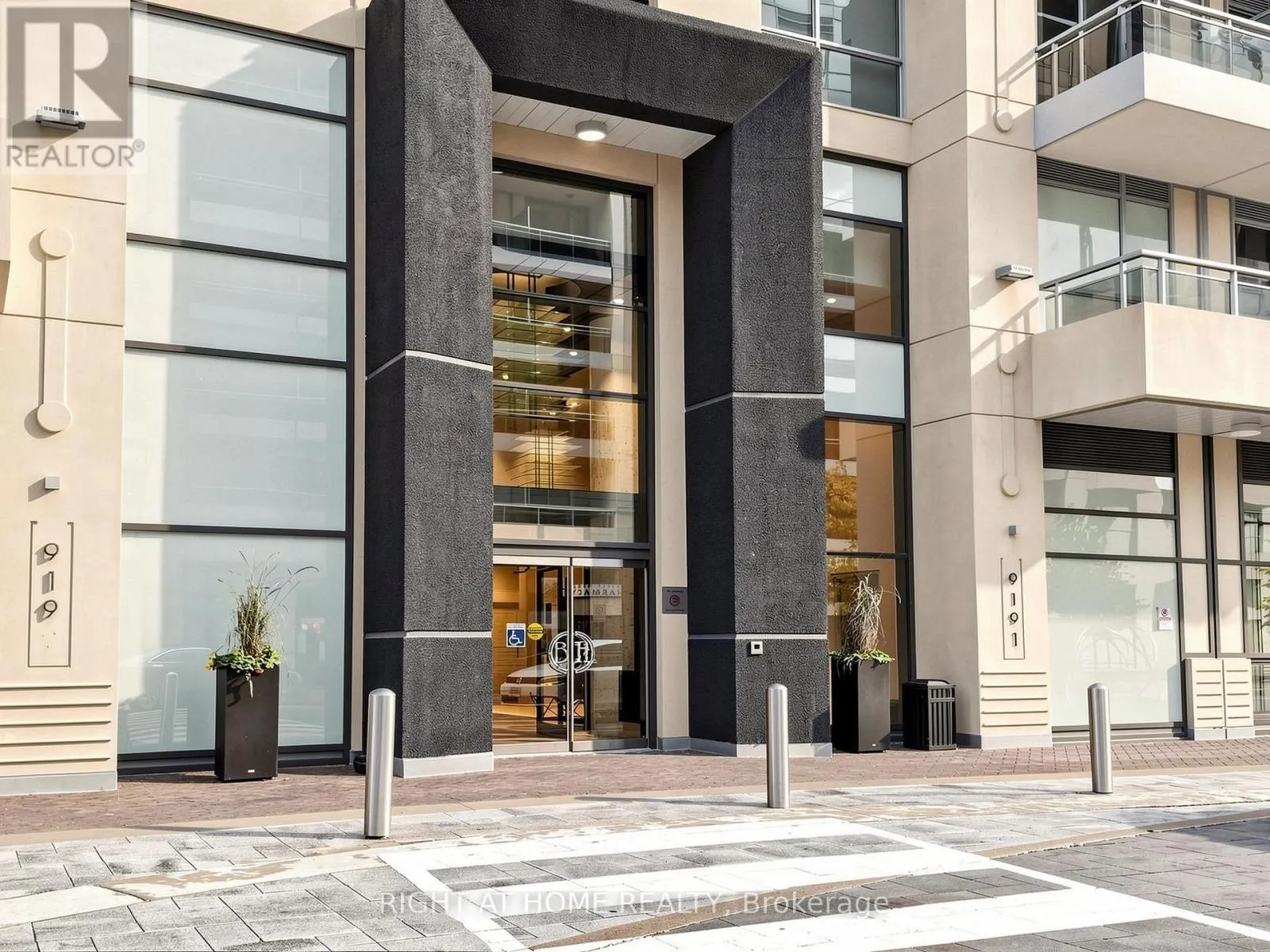 609 - 9191 YONGE STREET