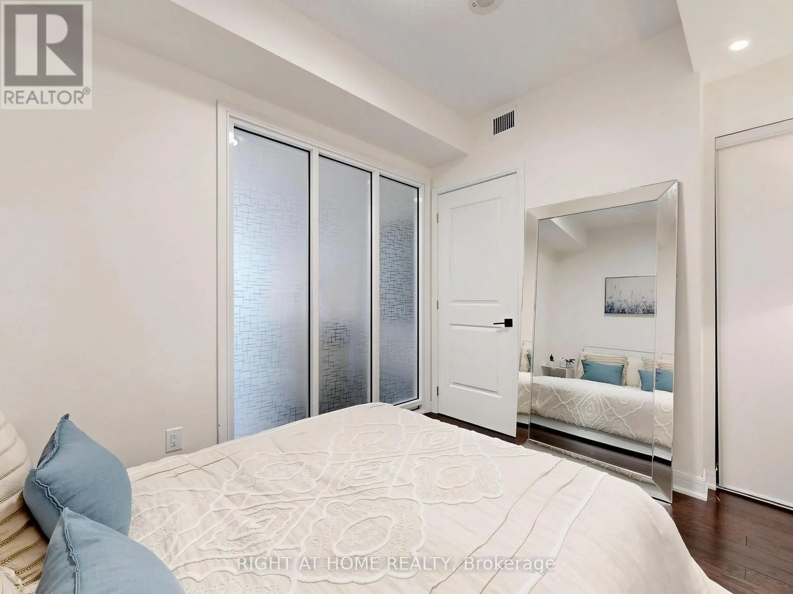 609 - 9191 YONGE STREET