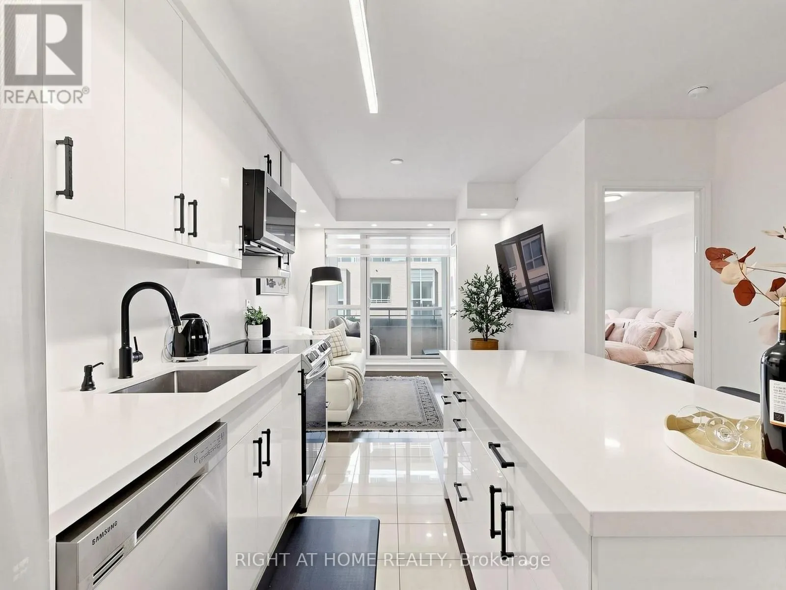 609 - 9191 YONGE STREET