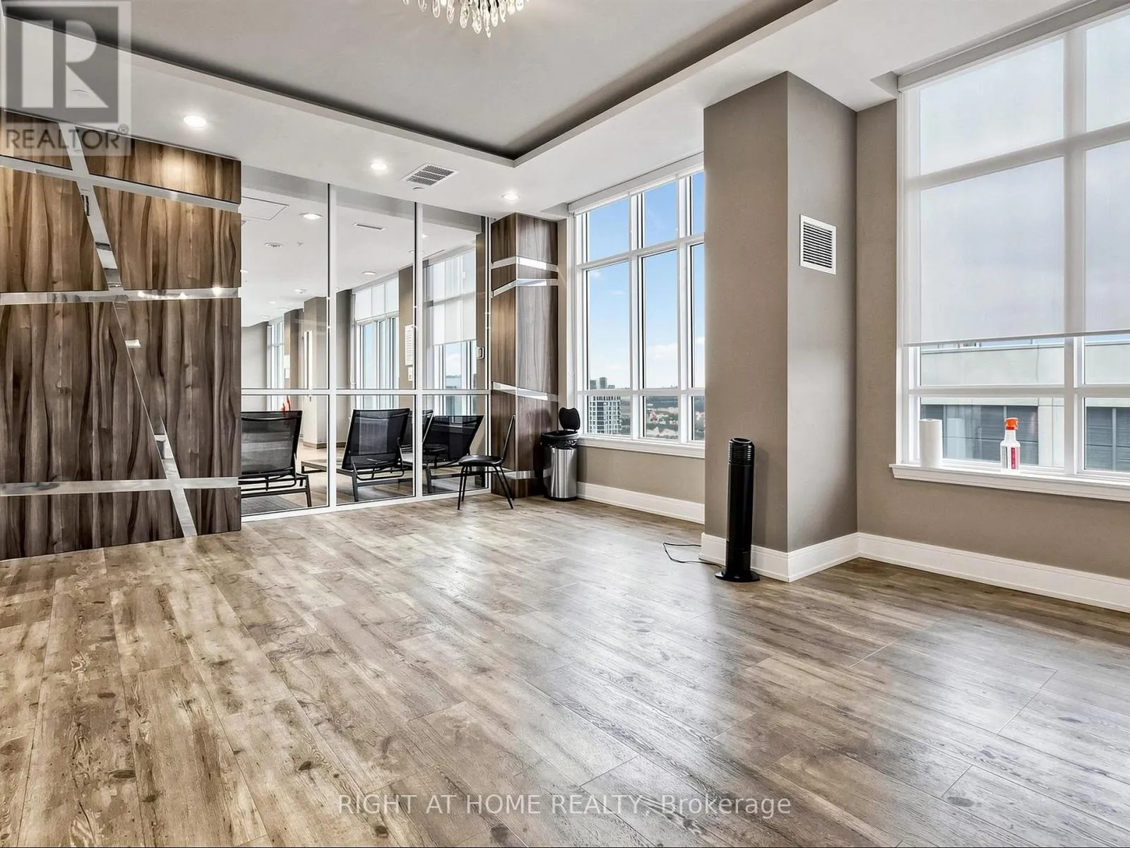 609 - 9191 YONGE STREET