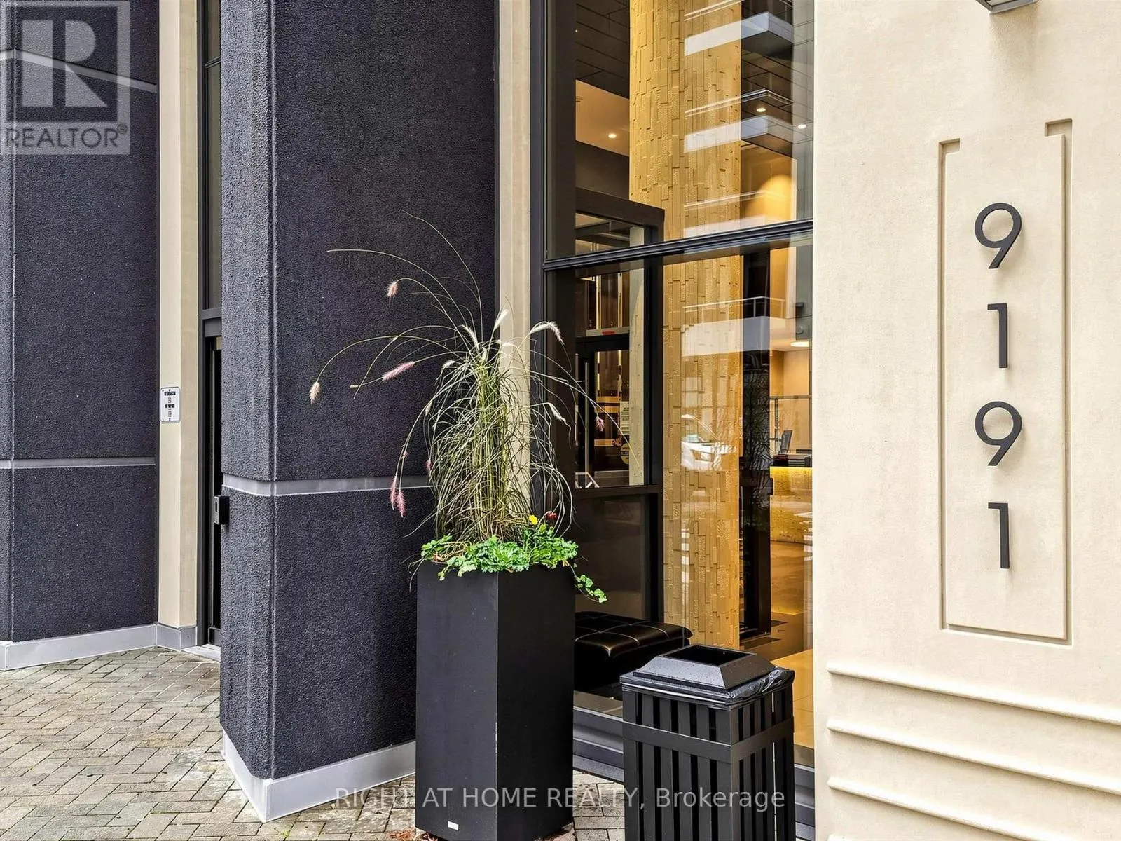 609 - 9191 YONGE STREET