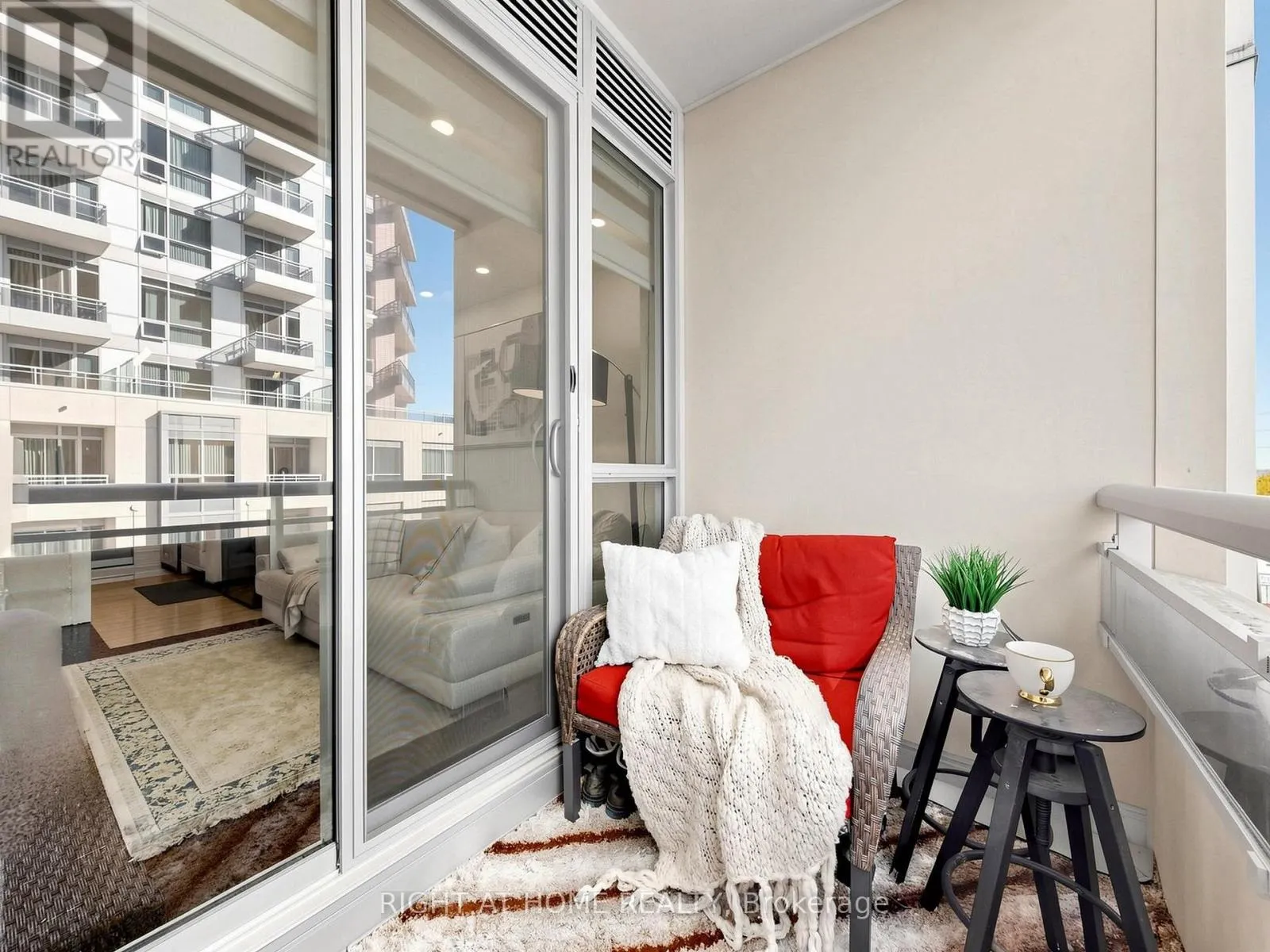 609 - 9191 YONGE STREET