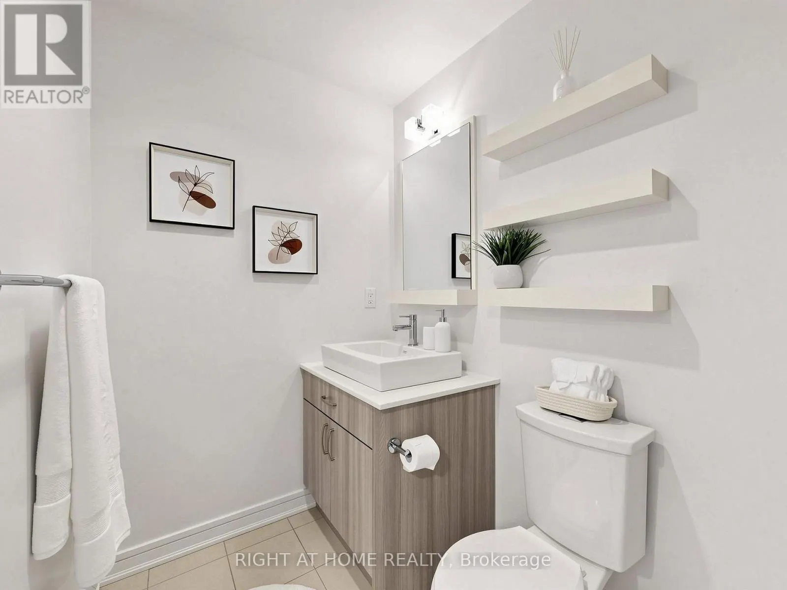 609 - 9191 YONGE STREET