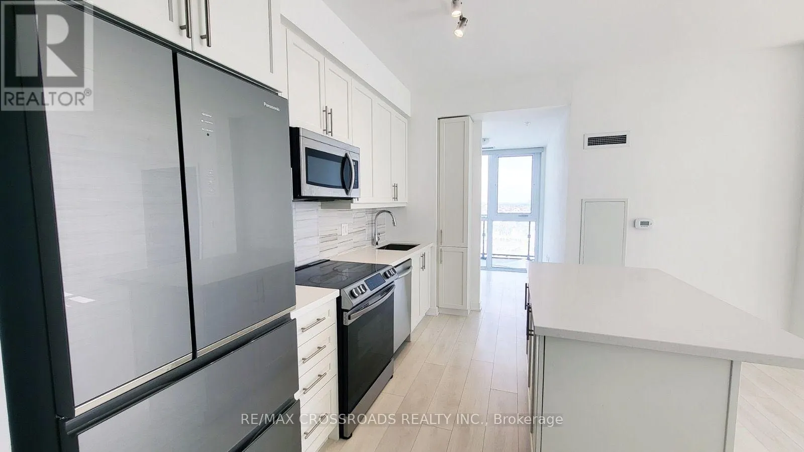 1608 - 75 ONEIDA CRESCENT