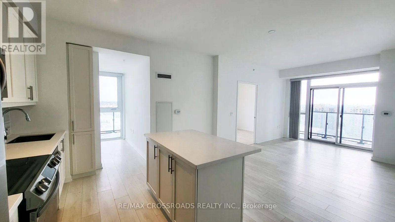 1608 - 75 ONEIDA CRESCENT