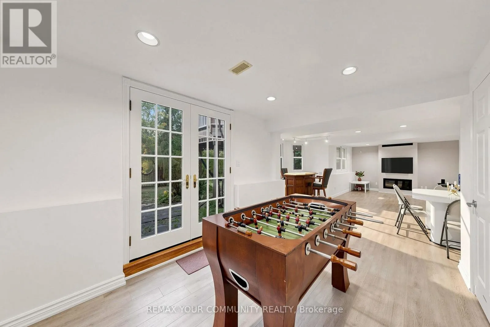 6 BOMBAY COURT