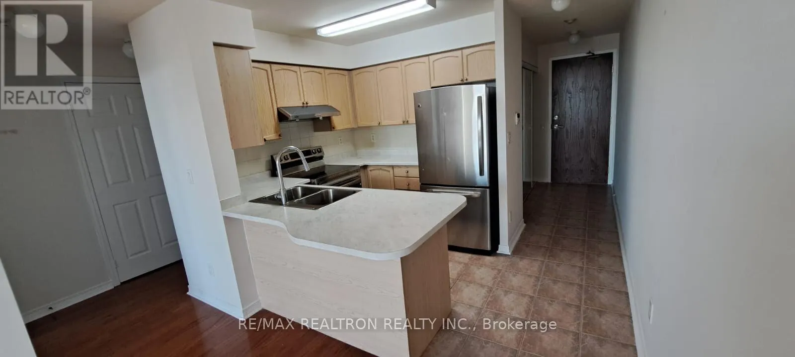 PH13 - 23 ONEIDA CRESCENT