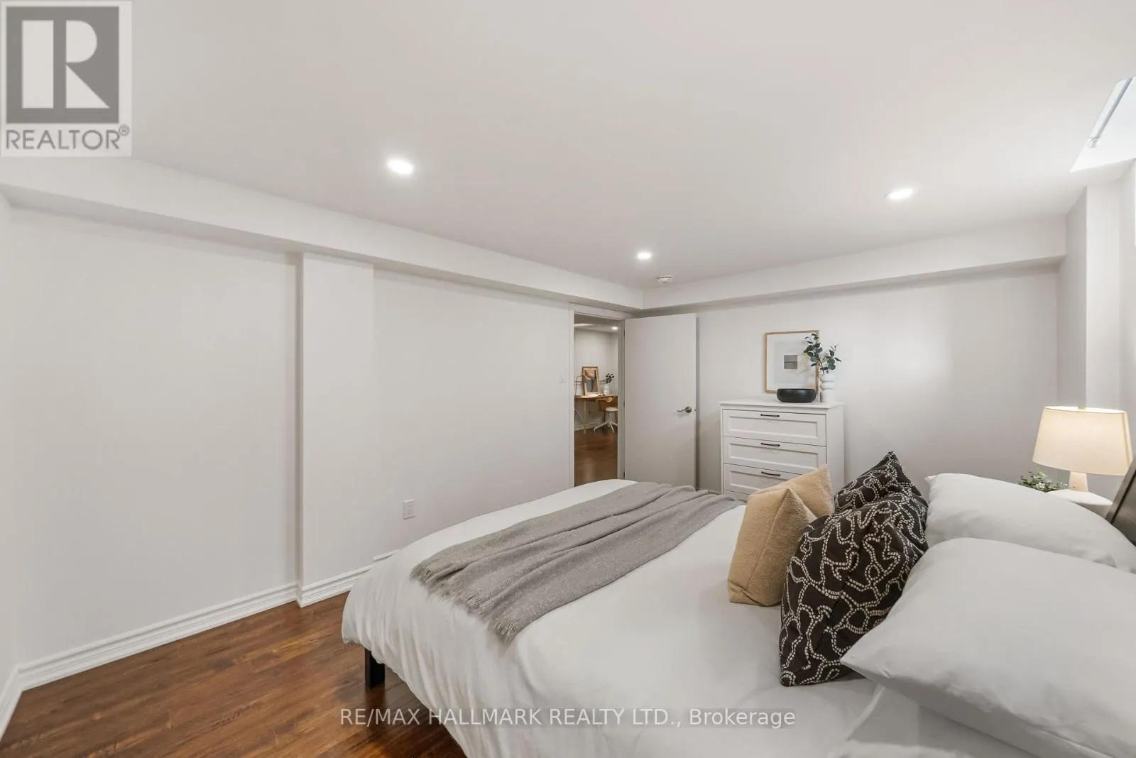 5 CHUMLEIGH CRESCENT