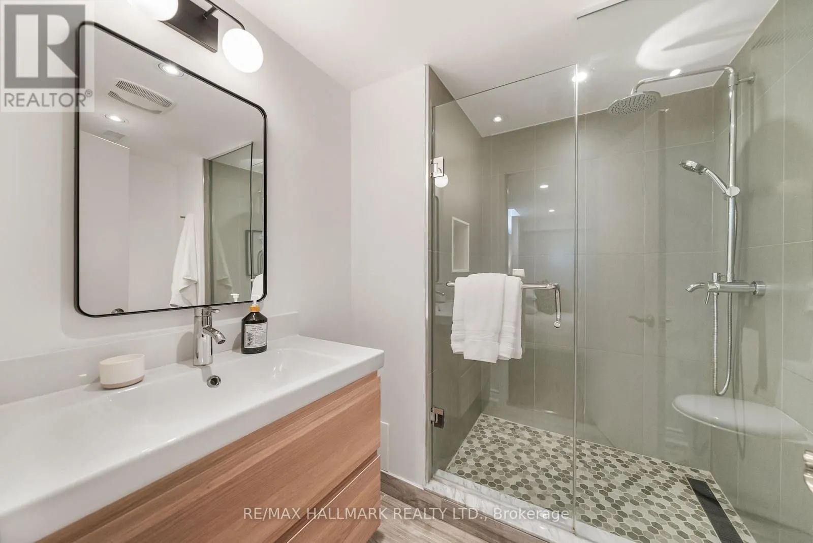 5 CHUMLEIGH CRESCENT