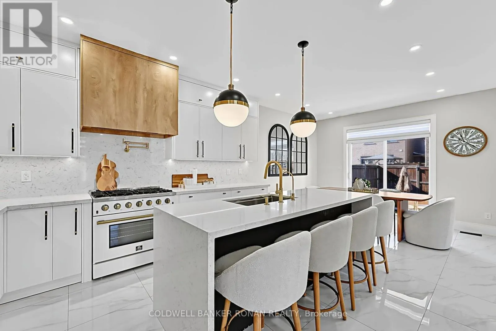 16 HAWKE CRESCENT