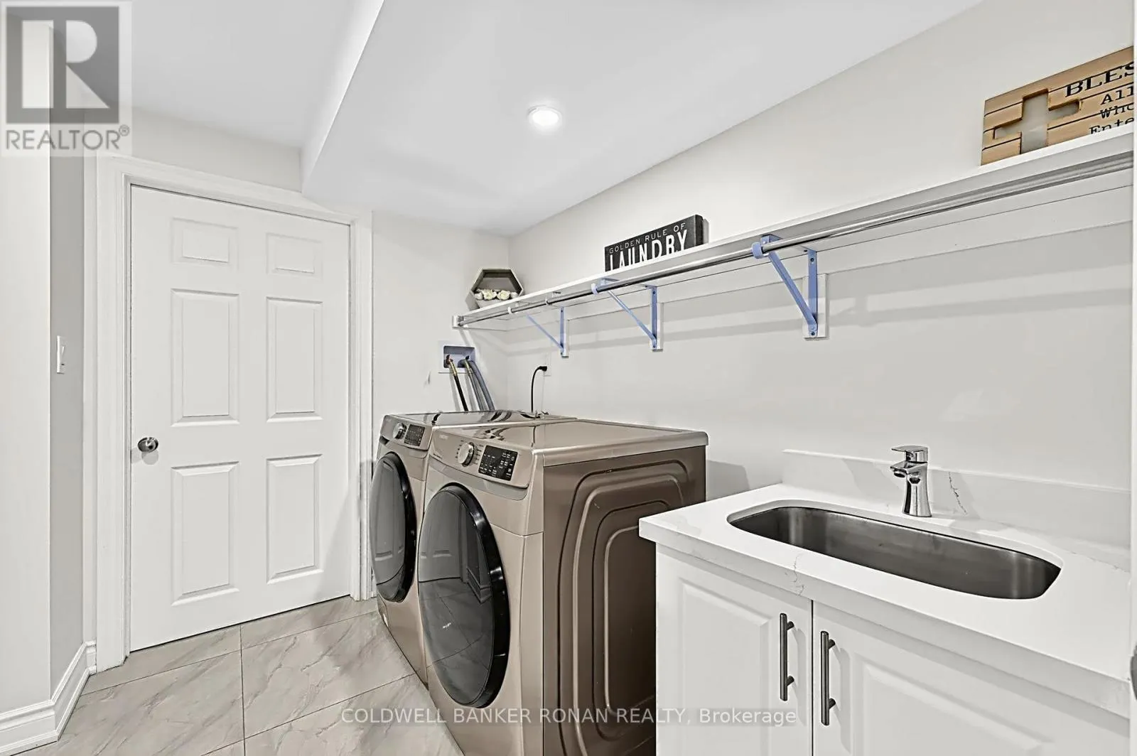 16 HAWKE CRESCENT