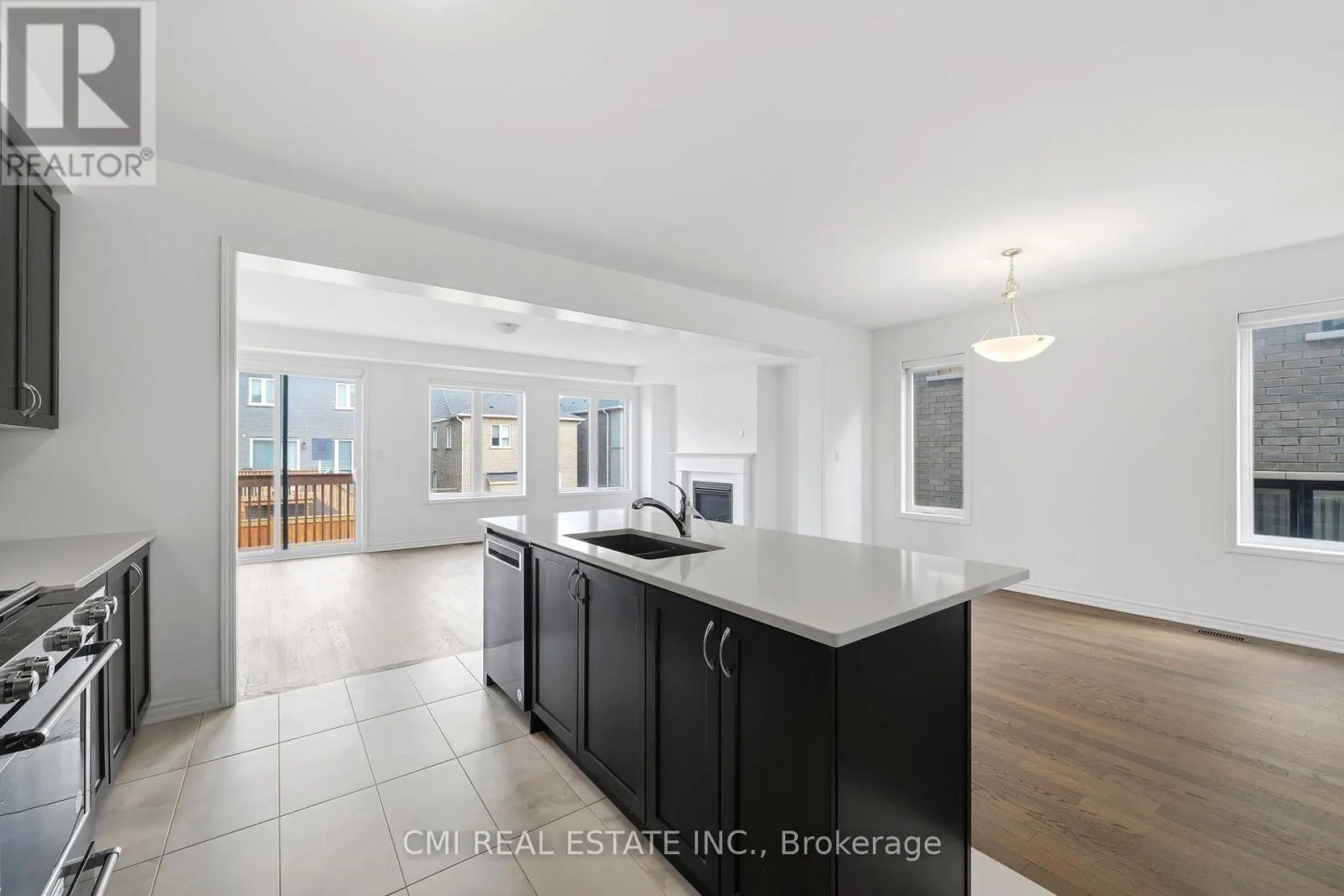 656 NEWLOVE STREET