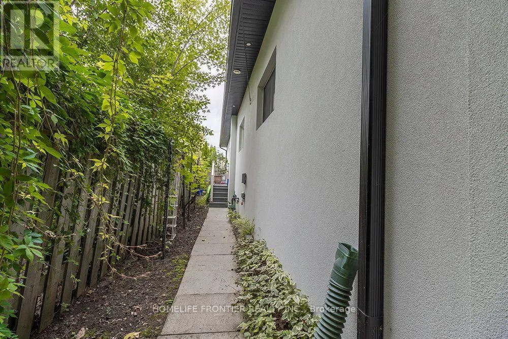 32 DAVIDSON ROAD